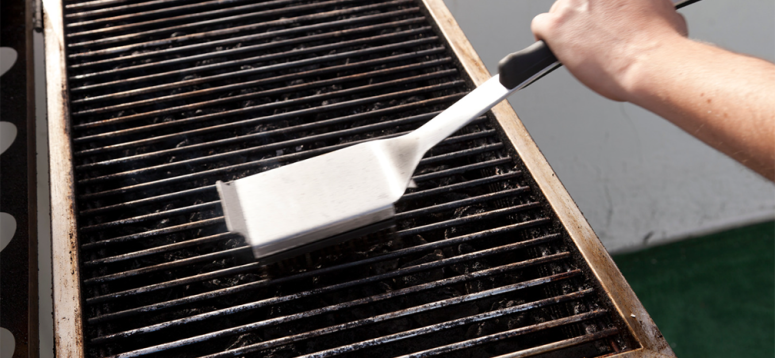 Cleaning a gas grill